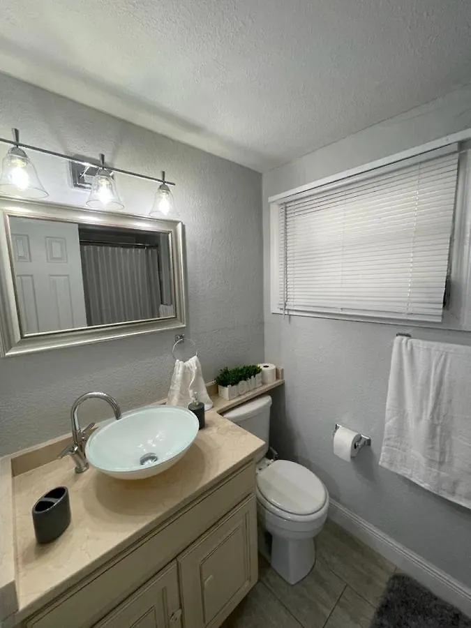 Cheerful Family Home Close To Everything! تامبا بيت للعطل
